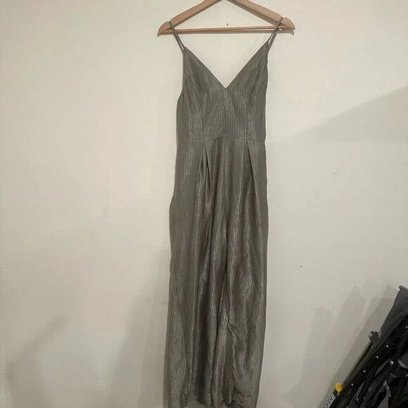 Saints and Secrets NWT Nacy Wide Leg Pinstripe Jumpsuit Olive Size Large - Picture 2 of 6